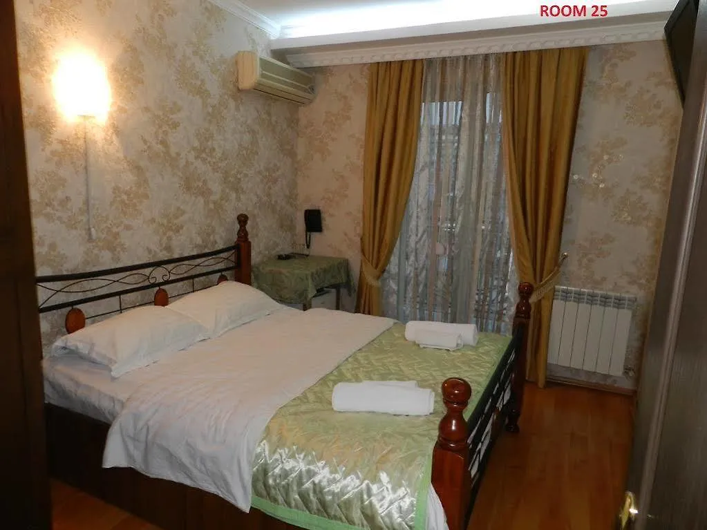 Hotel Elegant Garden Batum 3*,